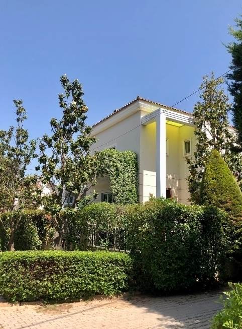 (For Sale) Residential Maisonette || Athens North/Nea Erithraia - 300 Sq.m, 4 Bedrooms, 770.000€ 