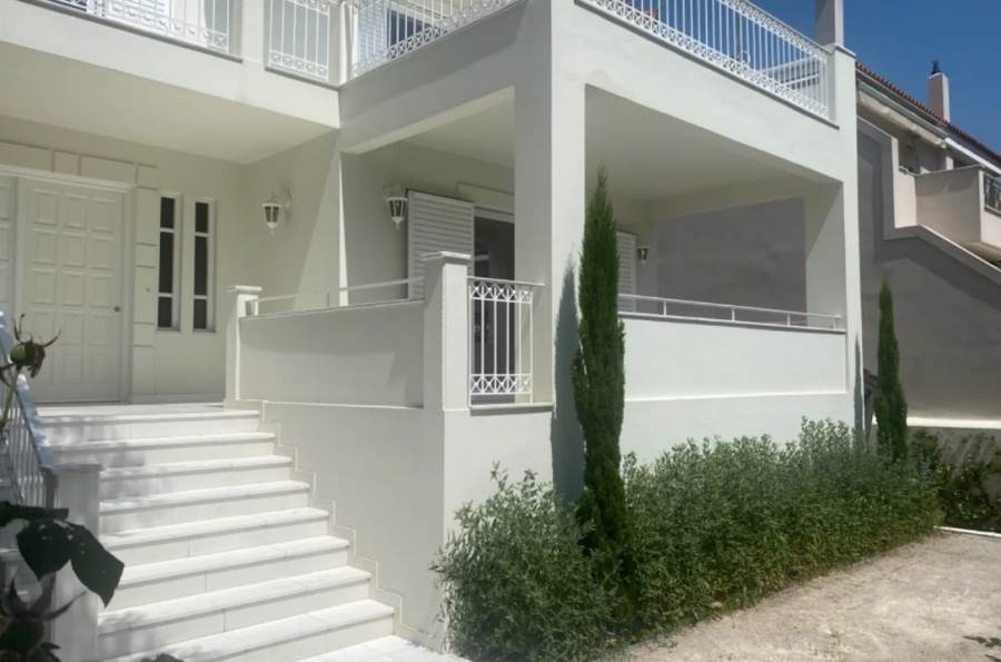 (For Sale) Residential Maisonette || Athens North/Nea Erithraia - 310 Sq.m, 3 Bedrooms, 800.000€ 