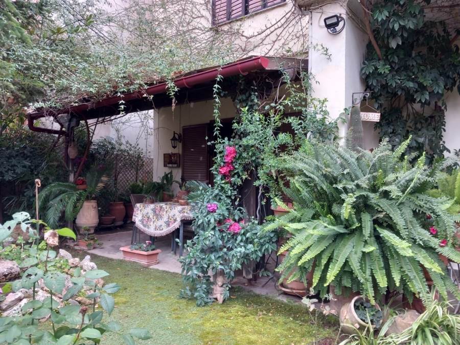 (For Sale) Residential Floor Apartment || Athens North/Nea Erithraia - 198 Sq.m, 3 Bedrooms, 397.000€ 