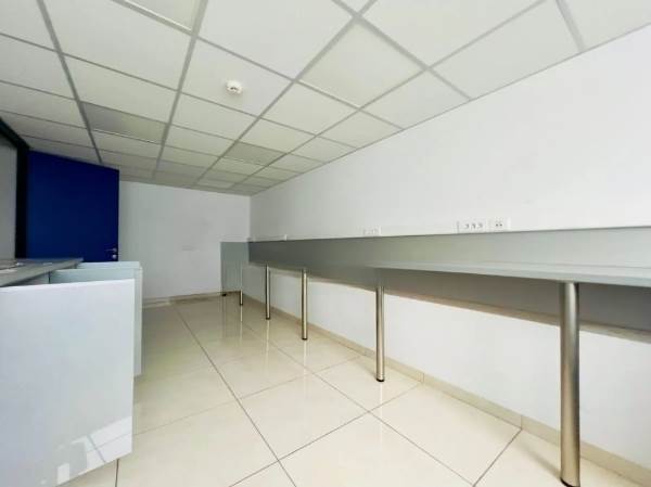 (For Rent) Commercial Retail Shop || Athens North/Nea Erithraia - 330 Sq.m, 3.800€ 