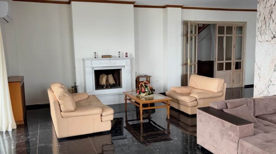 (For Rent) Residential Maisonette || Athens North/Nea Erithraia - 225 Sq.m, 3 Bedrooms, 1.800€ 